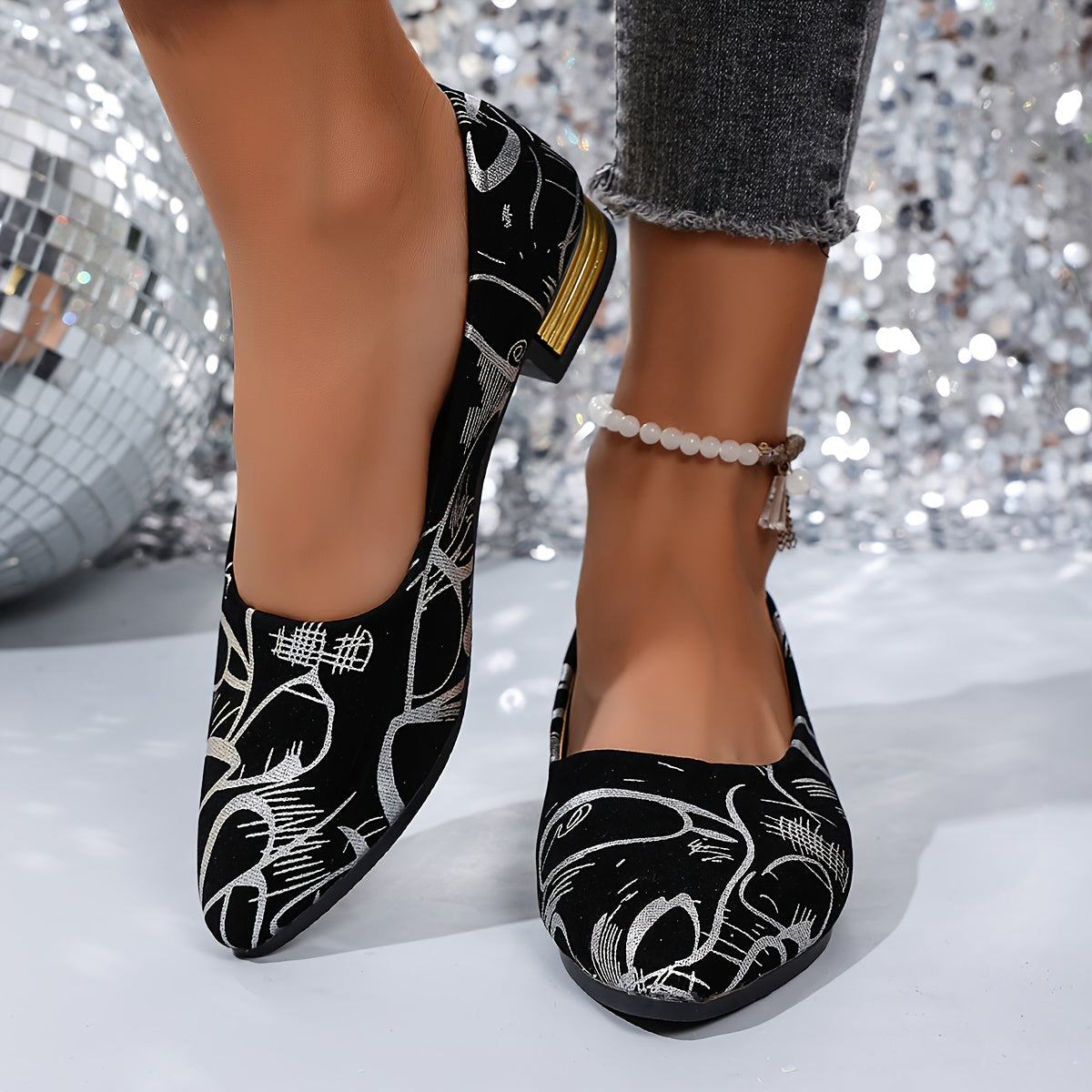 Divatos, alacsony sarkú női cipők