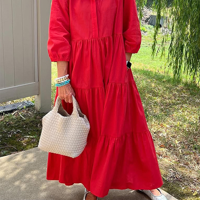 Női bő szabású, bokáig érő ruha hajtókával