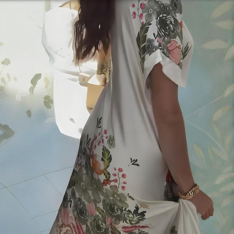 Laza virágmintás ruha V-nyakkal