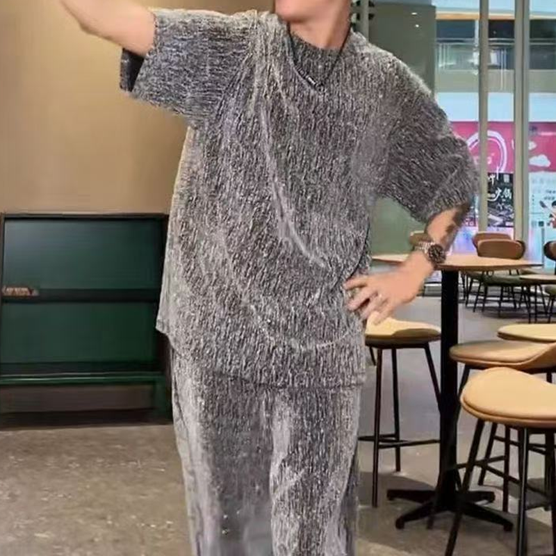 đ Ăj dizĂĄjn 2025-re âšFĂ©rfi kĂ©trĂ©szes szett: rövid ujjĂș pĂłlĂł Ă©s bĆ szĂĄrĂș nadrĂĄg