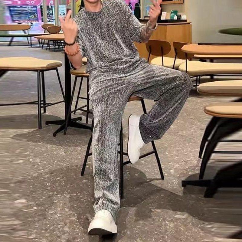 đ Ăj dizĂĄjn 2025-re âšFĂ©rfi kĂ©trĂ©szes szett: rövid ujjĂș pĂłlĂł Ă©s bĆ szĂĄrĂș nadrĂĄg