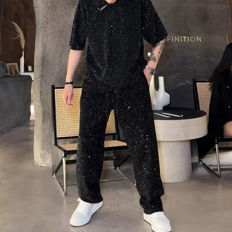 đ Ăj dizĂĄjn 2025-re âšFĂ©rfi kĂ©trĂ©szes szett: rövid ujjĂș pĂłlĂł Ă©s bĆ szĂĄrĂș nadrĂĄg