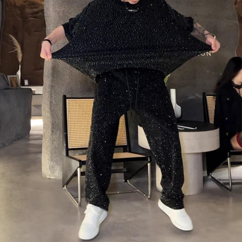 đ Ăj dizĂĄjn 2025-re âšFĂ©rfi kĂ©trĂ©szes szett: rövid ujjĂș pĂłlĂł Ă©s bĆ szĂĄrĂș nadrĂĄg