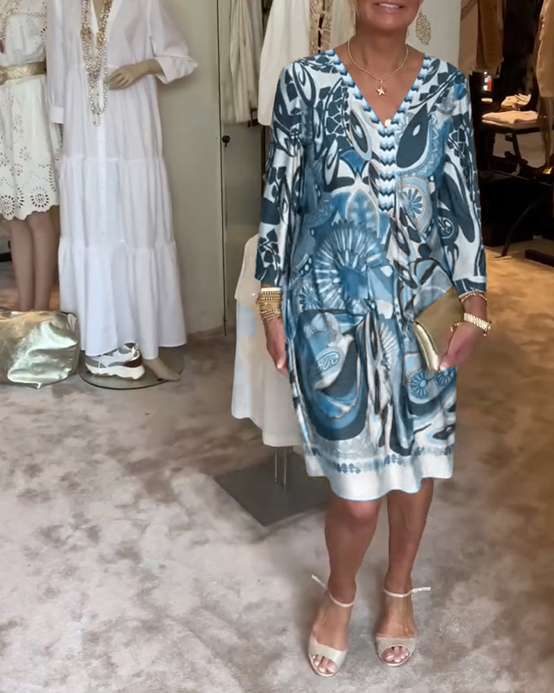 Lezser V-nyakú ruha vintage mintával