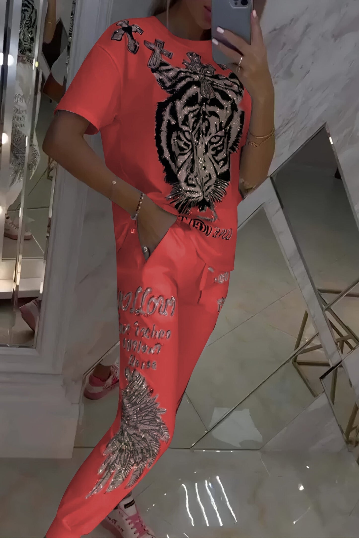 Női kétrészes szett, felső és nadrág modern rombuszmintával