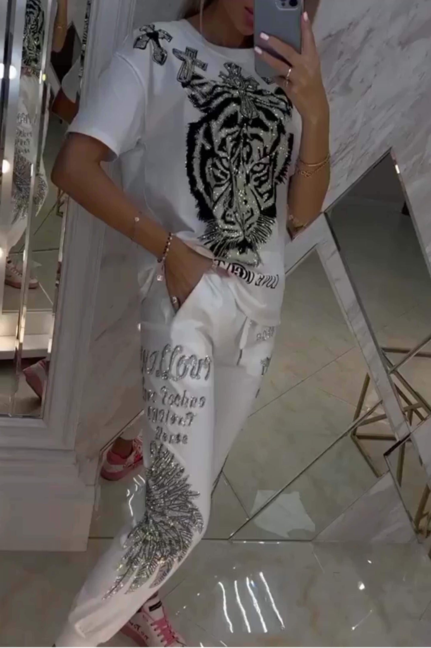 Női kétrészes szett, felső és nadrág modern rombuszmintával