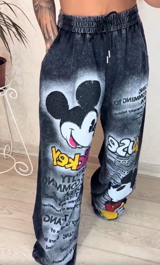 Divatos, bő szárú farmer élénk tégla színben