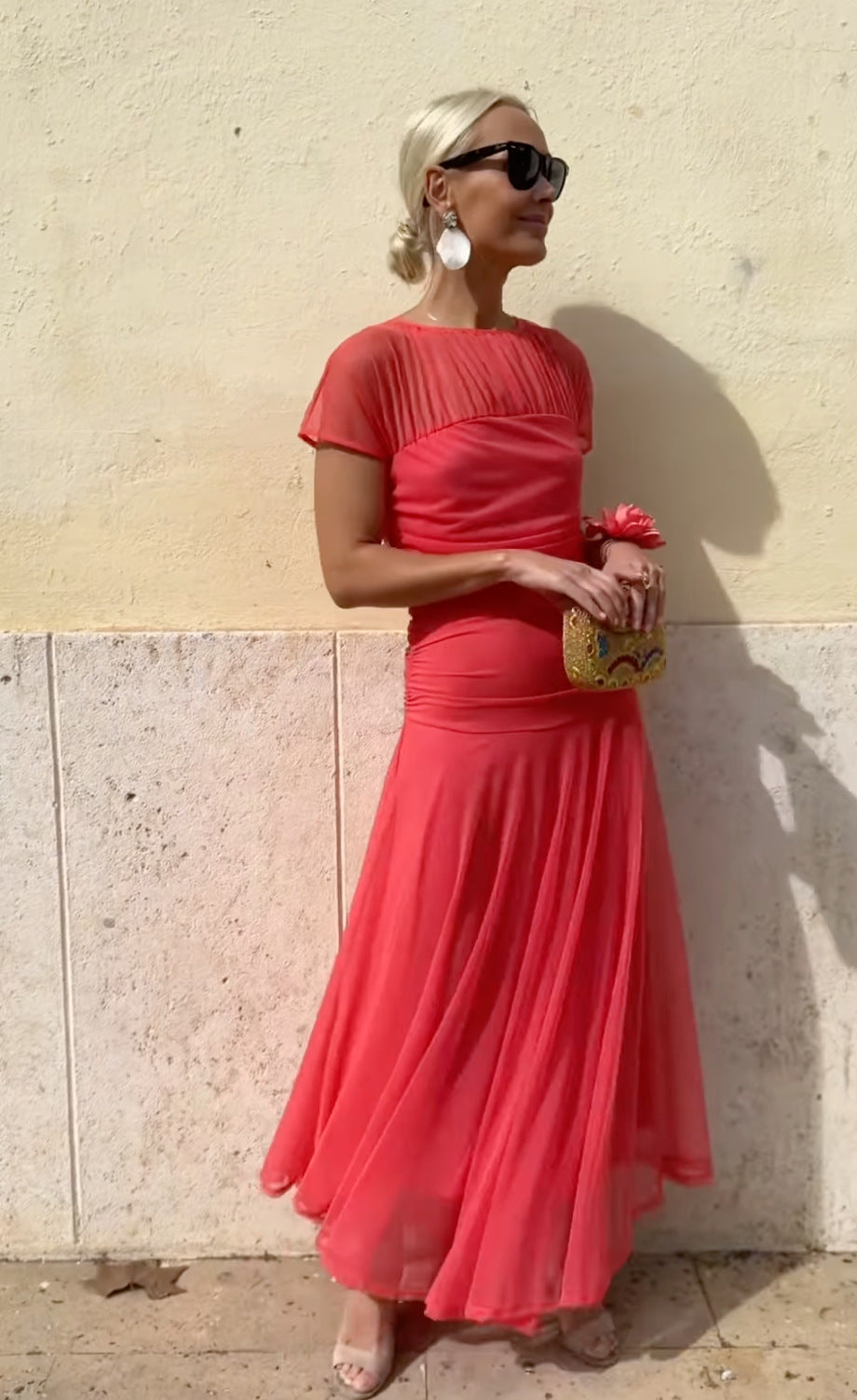 Női lezser sifon ruha kerek nyakkal és varrással