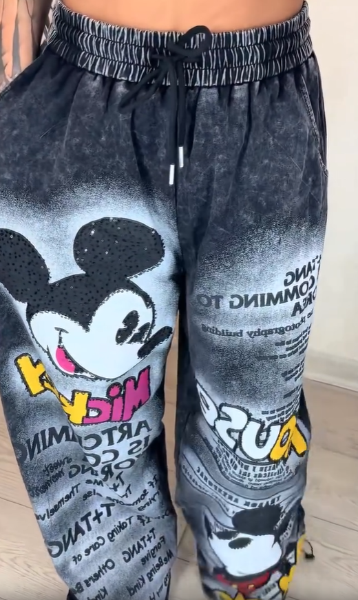 Divatos, bő szárú farmer élénk tégla színben