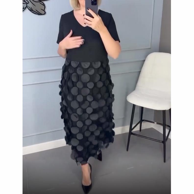 Elegáns, V-nyakú, fekete női ruha, szabálytalan zakóval, kétrészes szett