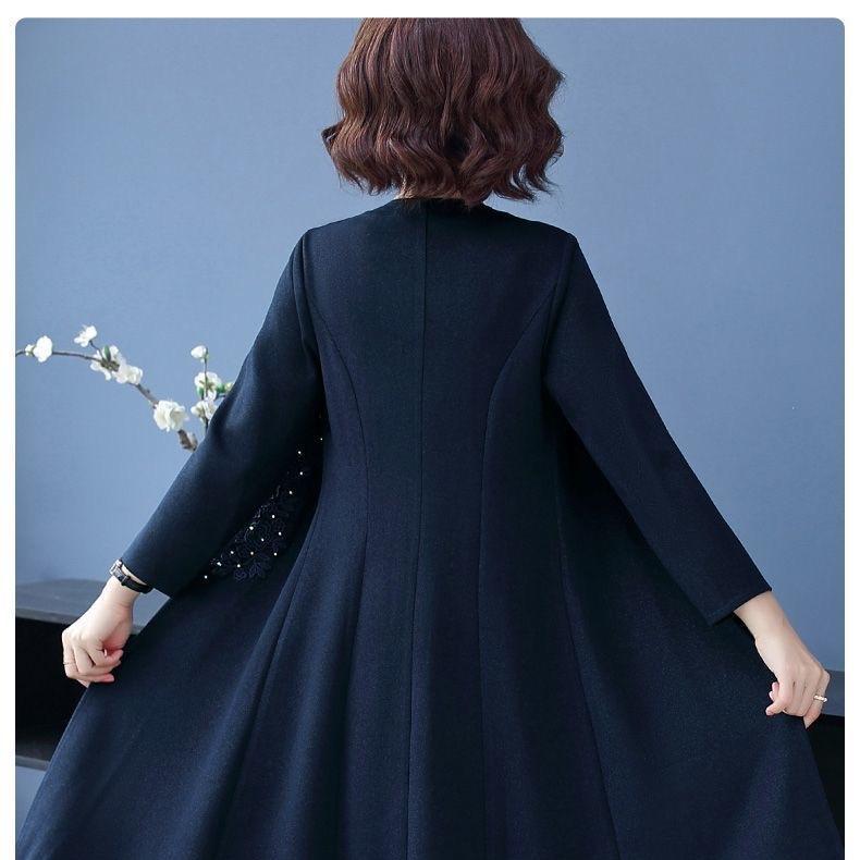 Elegáns, kétrészes női szett kabáttal és ruhával