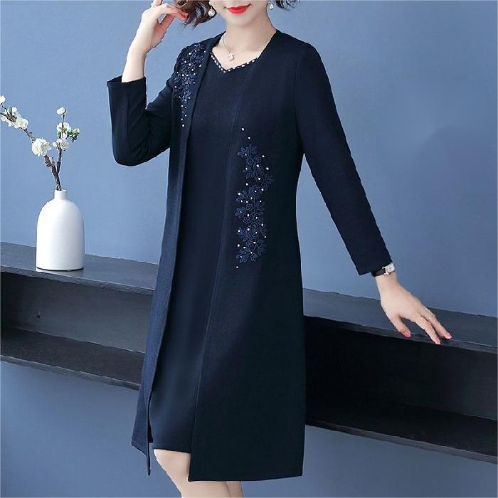 Elegáns, kétrészes női szett kabáttal és ruhával