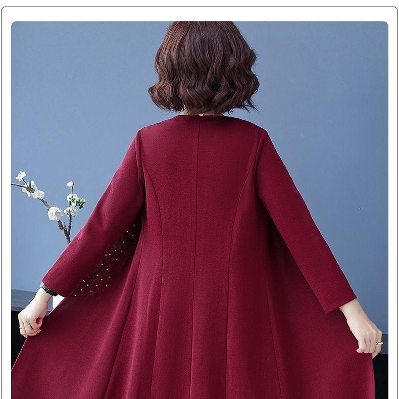 Elegáns, kétrészes női szett kabáttal és ruhával