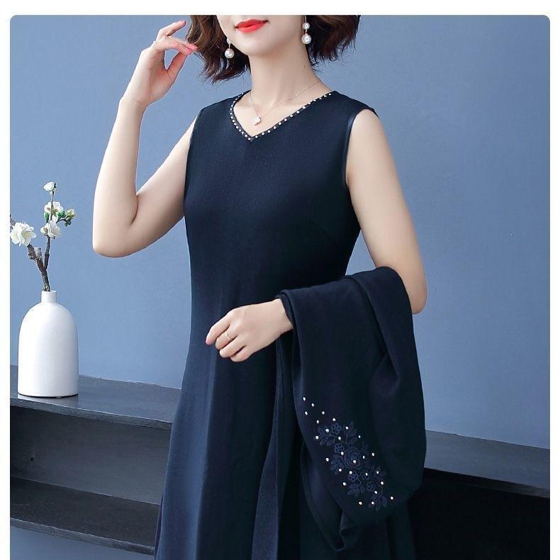 Elegáns, kétrészes női szett kabáttal és ruhával