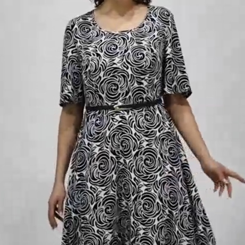 Elegáns, mintás maxi ruha övvel