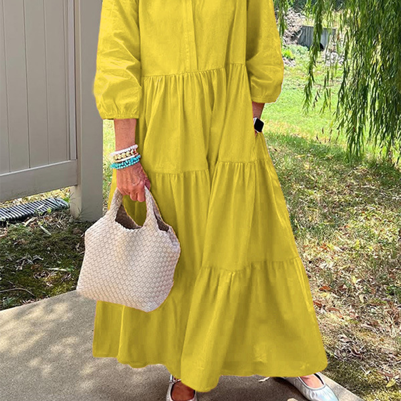 Női bő szabású, bokáig érő ruha hajtókával