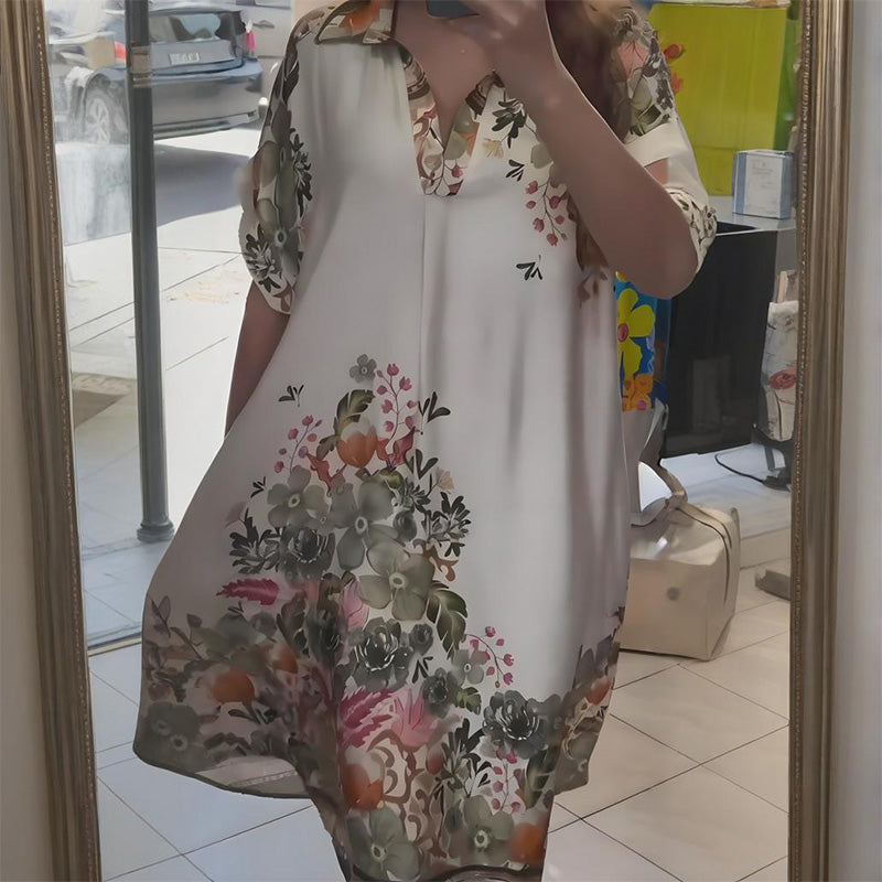 Laza virágmintás ruha V-nyakkal