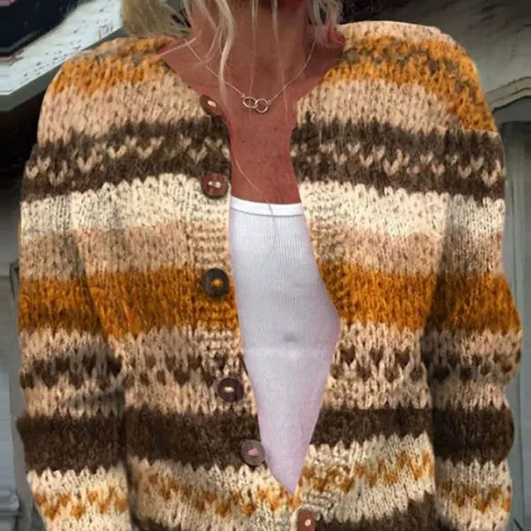 Női kabátok mintával, gombos rögzítéssel, elöl nyitott