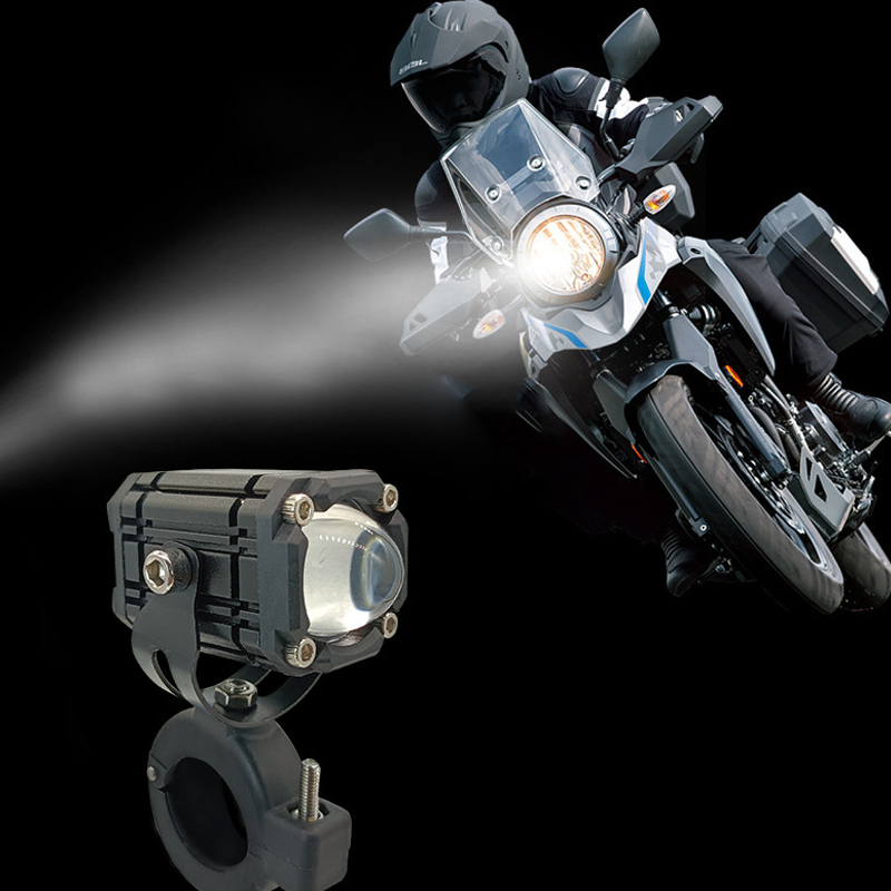🏍️✨ Legkelendőbb motoros LED keresőlámpák –💡 kétsugaras, nagy intenzitású, vízálló, hatékony hűtés, univerzális 12‑80V 🔧